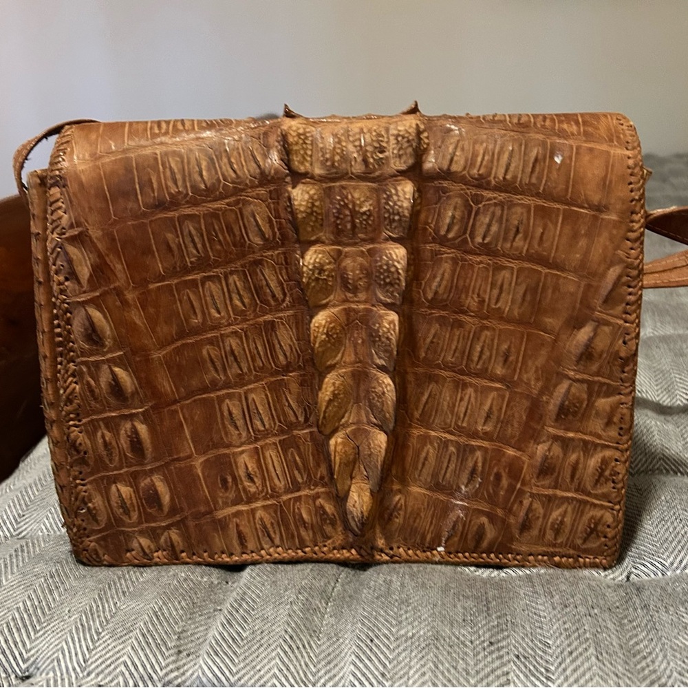 Artisan Tan Crocodile Pattern Crossbody Bag - Picture 3 of 8